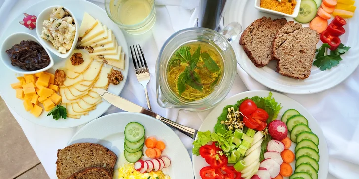 Čeká vás tu čistě vegetariánská strava z místních surovin v bio kvalitě. 