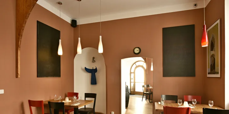 Restaurace se nachází v bývalém kostele sv. Matěje.