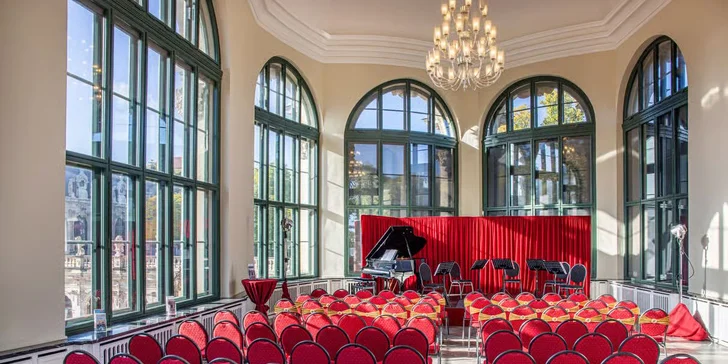 Koncert se koná v nádherném prostředí barokního areálu Dresdner Zwinger.