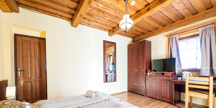 Klasické pokoje a apartmány mají vlastní koupelnu a kuchyňské spotřebiče.