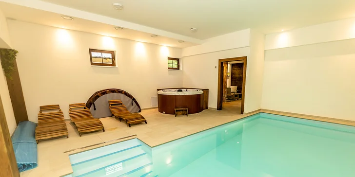 Vyrazit sem můžete až v 5 osobách, přičemž si budete užívat komfortní apartmán, restauraci s terasou a nový wellness. 