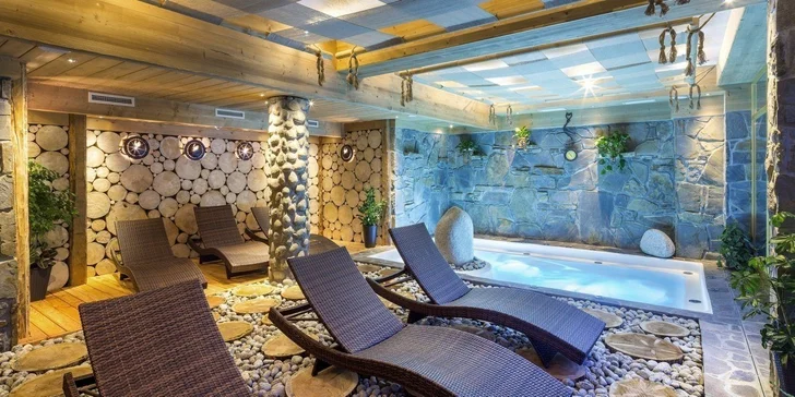 Do termálních bazénů projdete z hotelu klidně v županu.