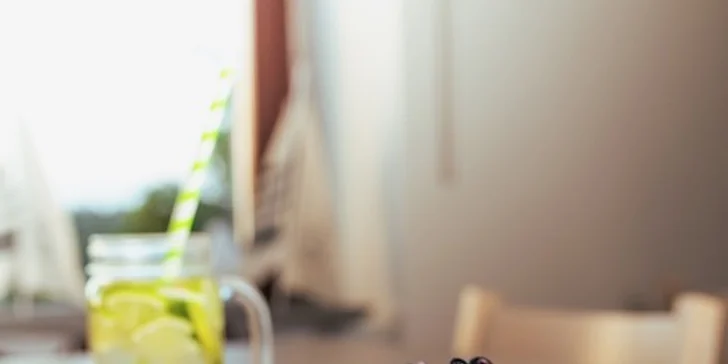 Pochutnáte si na kynutých knedlících s créme fraiche, půl litru likéru a džemu vlastní výroby.