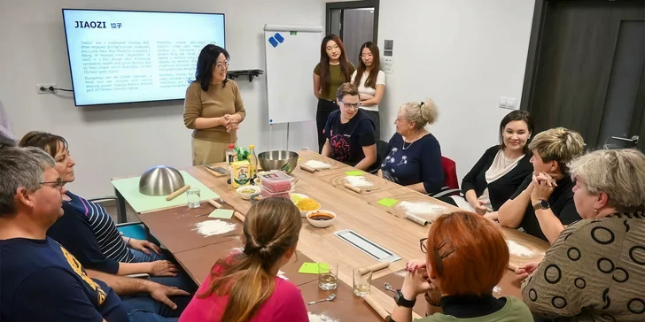 Lekce jsou vedené certifikovanými vyučujícími přímo z Číny. 