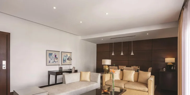 Pokud si chcete dopřát větší luxus, apartmá Junior o velikosti 132 m² vás dostane vlastní vířivou vanou, kávovarem a obrovským balkonem.