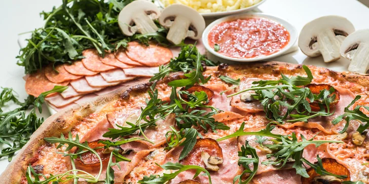 Každá pizza má průměr 33 cm.