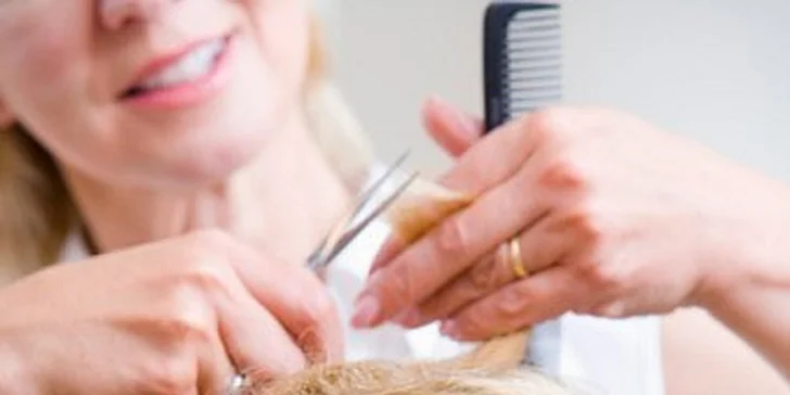 Barva L´Oréal se stříháním a foukanou pro polodlouhé vlasy