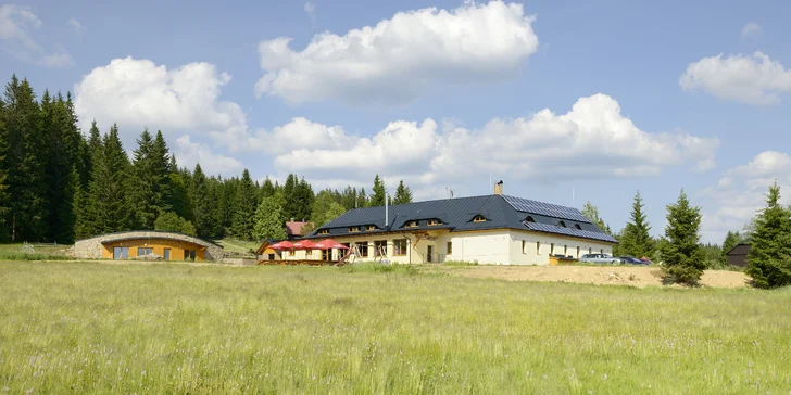 Krásně je tu po celý rok. Na jaře si nezapomeňte kola a pevnou obuv. 
