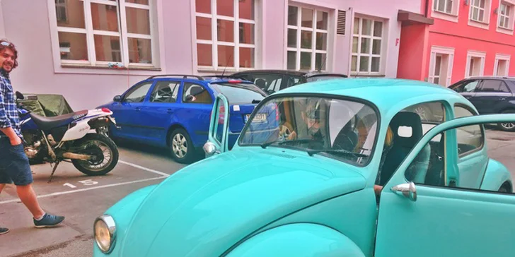 Ženíte se? A co takhle odvézt ženu od oltáře starým "broukem"?