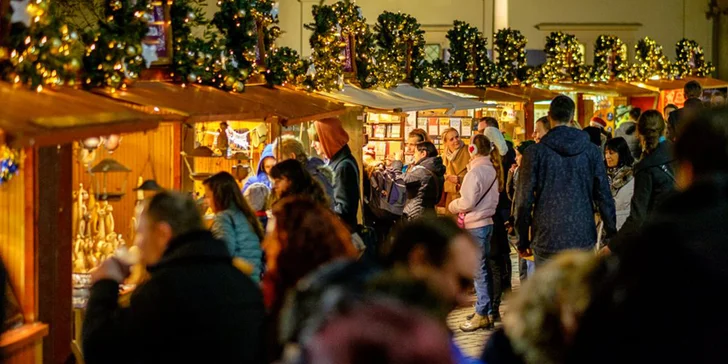 Stavte se na Zelňáku u stánku Bitcoin Bar a objednejte si svařák, rybízák, opilou hrušku nebo třeba Piña Coladu v alko i nealko verzi. 