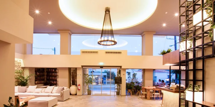 Hotel disponuje hlavní restaurací a barem, kde si můžete vychutnat osvěžující drinky. 