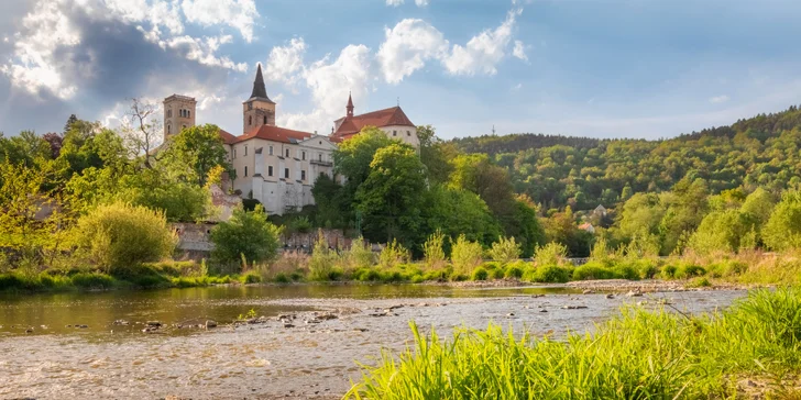 A v blízkém okolí můžete navštívit nespočet přírodních i historických památek.