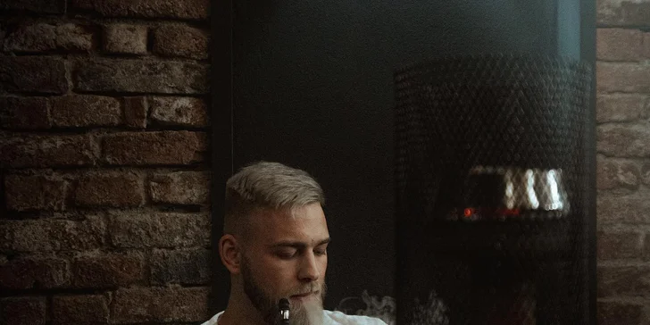 Pokud si rádi k dýmce něco zakousnete, jistě vás potěší, že v ceně máte i XXL nachos se sýrovou nebo slanou příchutí a s dipem či salsou. 