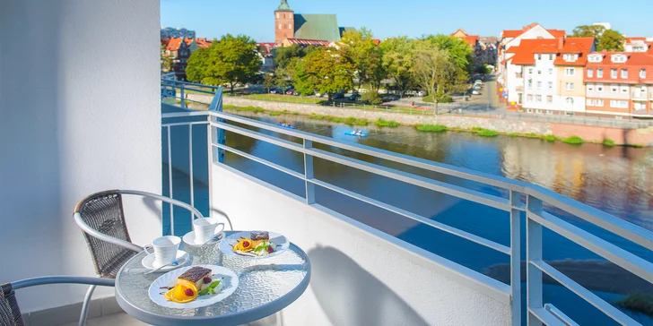 Na pláž je to z hotelu 1 200 m, dovezou vás sem ale hotelovým shuttle busem.