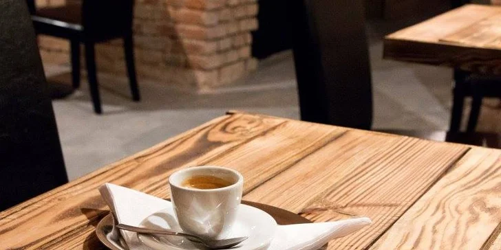 Jen pár kroků od náměstí Míru najdete zbrusu novou kavárnu a vinárnu YoCafe. 