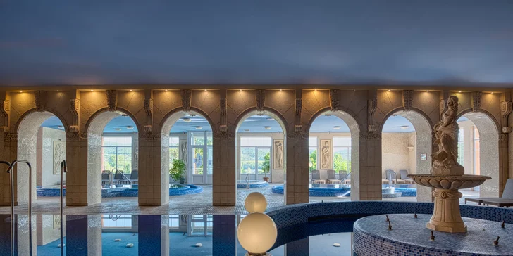Ve wellness najdete několik bazénů.