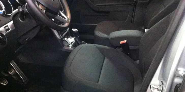 Zatímco se auto bude oddávat koupeli, vy si zajeďte nakupovat do některého z nedalekých OC. 