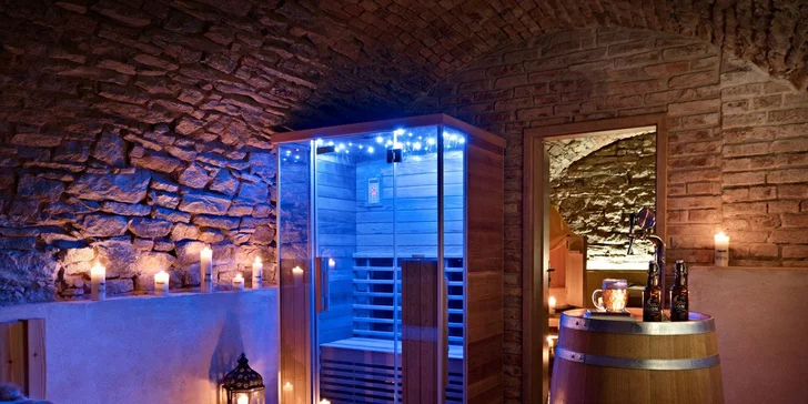 Součástí zámeckého wellness je i privátní pivní lázeň.