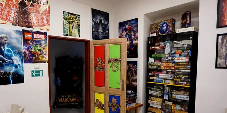 Krom deskovek tu mají komiksy a tematické časopisy. 