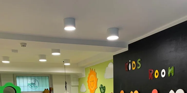 V hotelu je také dětská herna.