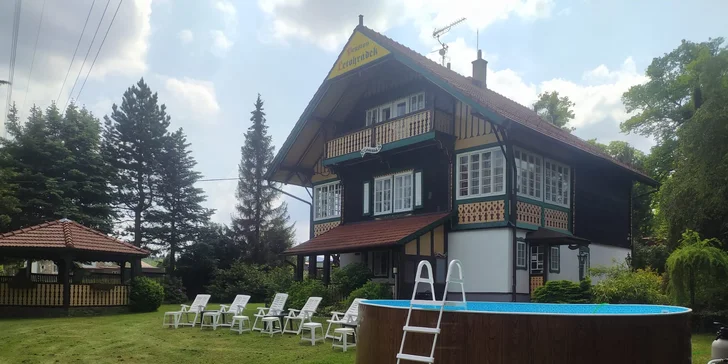 V lete sa namočíte vo vonkajšom bazéne, ktorý môžete využívať od mája do októbra.