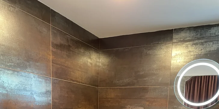 V koupelně Prezidentského apartmá je volně stojící vana. 