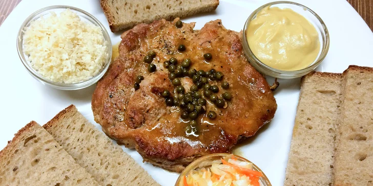 300 g grilované pochoutky: Vepřová krkovice na zeleném pepři