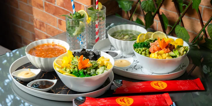 Dvojchodové poké bowl menu s vietnamskou polievkou a citrónádou