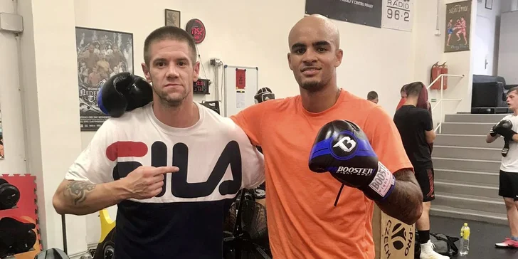 Tyjani Beztati je marocko-nizozemský kickboxer. Je dvojnásobným vyzyvatelem Glory Lightweight Championship a současným šampiónem Glory Lightweight. Od srpna 2021 je podle Combat Press 8. lehkým kickboxerem na světě