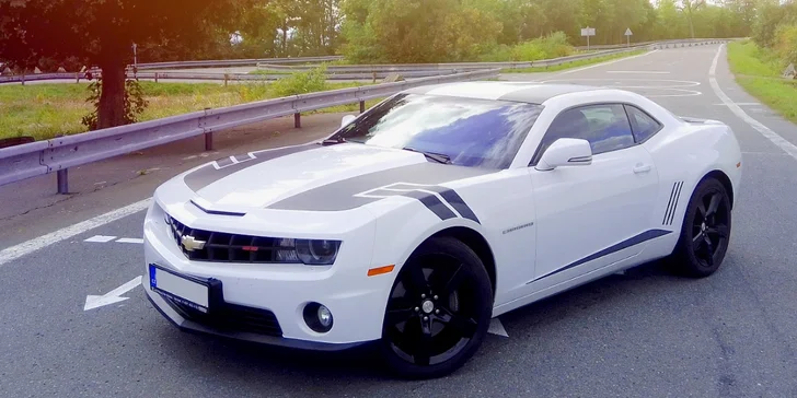 Camaro SS pohání osmiválcové monstrum o výkonu 460 koní a s točivým momentem 560 Nm.
