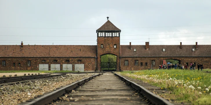 Čierna história dejín ľudstva - koncentračné tábory Osvienčim a Brezinka