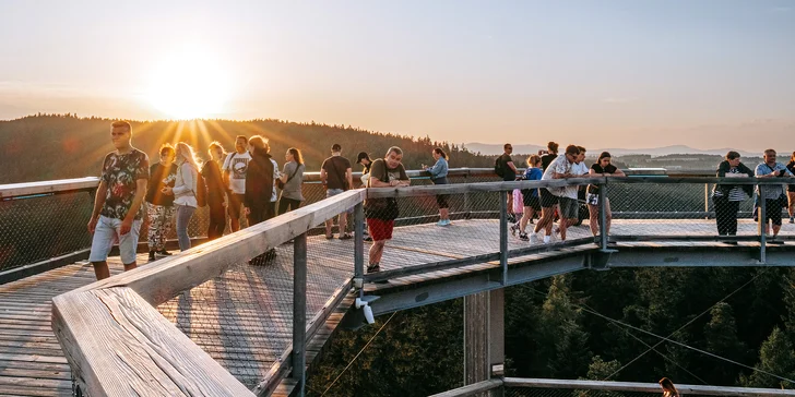 Délka stezky je 650 metrů a najdete na ní adrenalinovou síť, 11 adrenalinových zastávek a také několik naučných edukativních zastavení.
