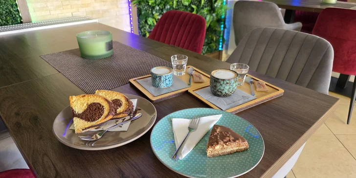 Na výber máte až 3 druhy dezerov – bábovku, mandľový koláč aj wafle.