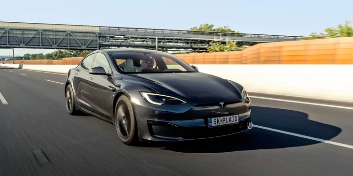 Tesla Model S Plaid: 30 nebo 60 min. spolujízdy či řízení pro 1–4 osoby