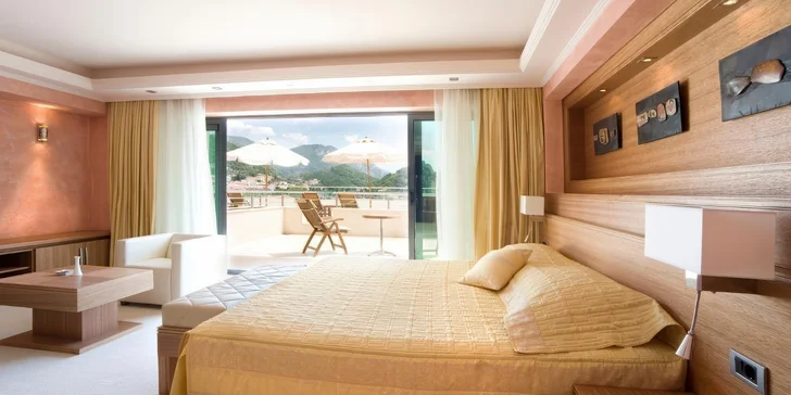 Prestižní resort je situovaný v malebné zátoce Petrovacu.