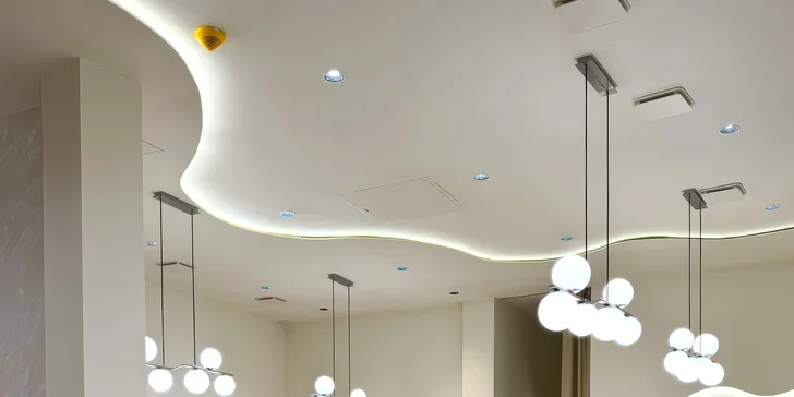 Krásný salon najdete v centru Brna na náměstí Svobody. 