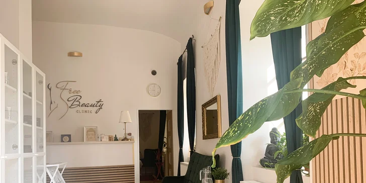 Součástí ošetření je i liftingová masáž obličeje. 