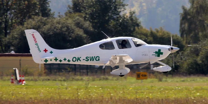 Zasedněte do luxusního letounu Cirrus SR 20.