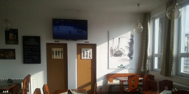 V restauraci je volné Wi-Fi připojení, televize či šipkový automat, takže se i zabavíte.
