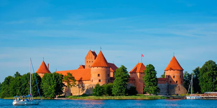 Postaráno bude také o ubytování a vydatné snídaně každý den.