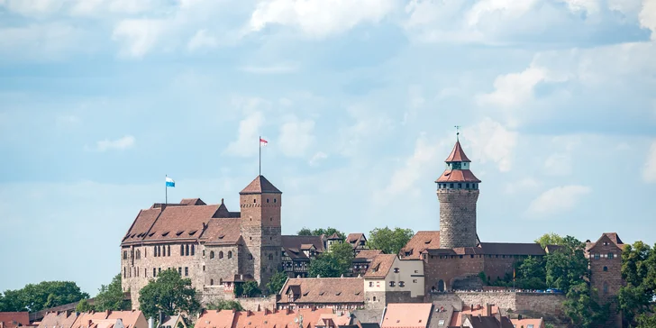 Hotel stojí asi kilometr od historického centra a 2 kilometry od Císařského hradu. V ceně máte vstupenky do zoologické zahrady. 