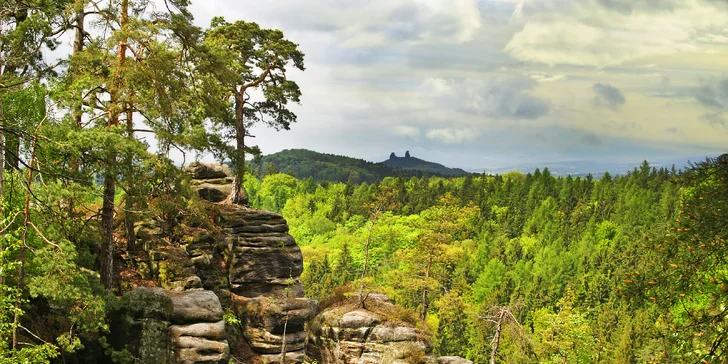 Na výlet sa vyberte do Prachovských skál, je to len 8 km.