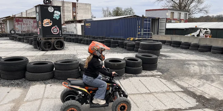 Na dráze Deko Kralupy čeká na malé závodníky svět rychlosti, adrenalinu a bezpečné zábavy.