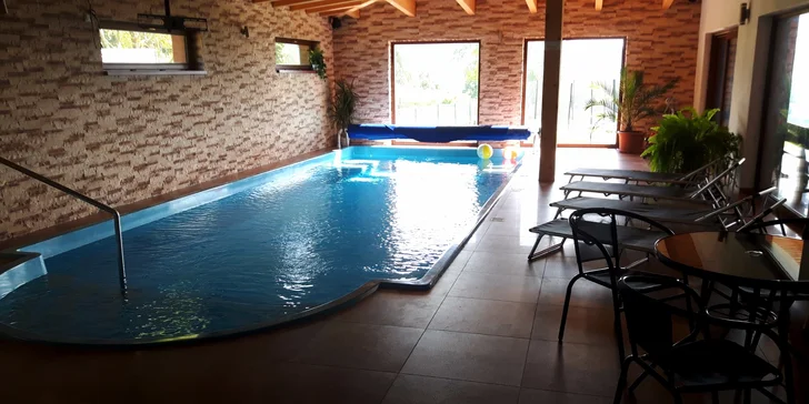 Súčasťou ranča sú aj wellness priestory s výhľadom na okolitý areál. Zrelaxovať sa môžete v saunách (fínska, infrasauna), vírivke alebo v bazéne s protiprúdom.