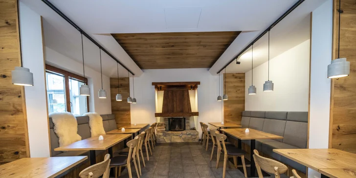 Z restaurace se budete kochat krásným výhledem na přehradu.