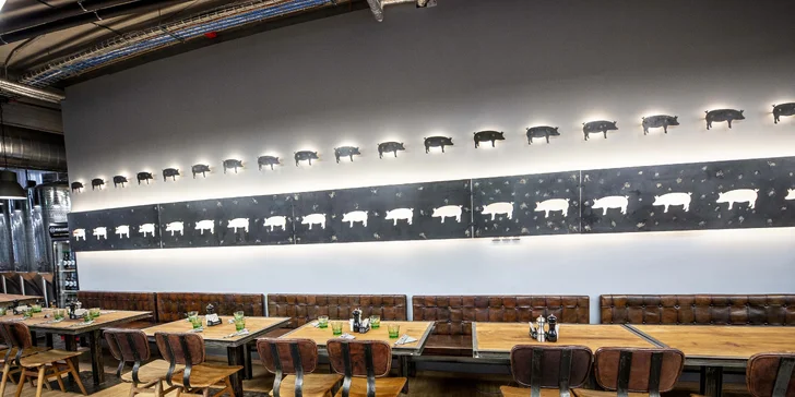 Nepijte nalačno, v restauraci se specializují na vepřové maso a byla by škoda neochutnat.