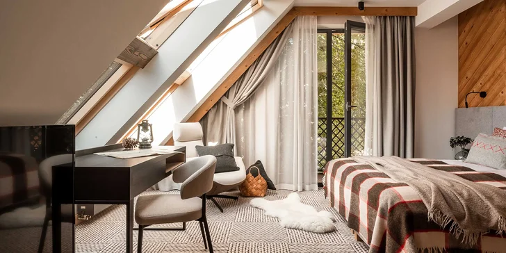 Celý aparthotel je zařízen v elegantním stylu, který kombinuje moderní prvky s tradiční horskou architekturou.