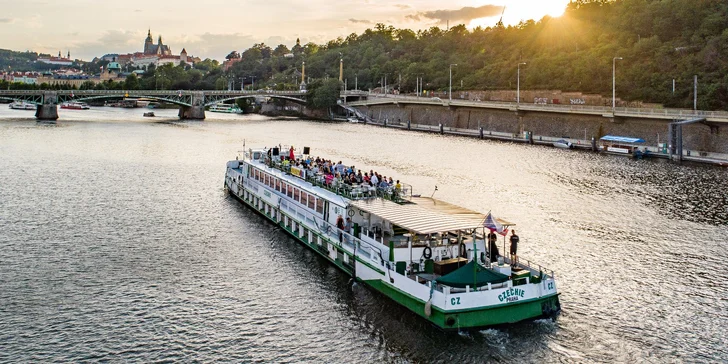2hod. plavba pro dva: oběd či večeře formou švédských stolů a aperitiv