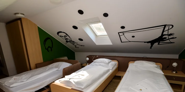 Nechybí ani koupelna se sprchou či vanou.