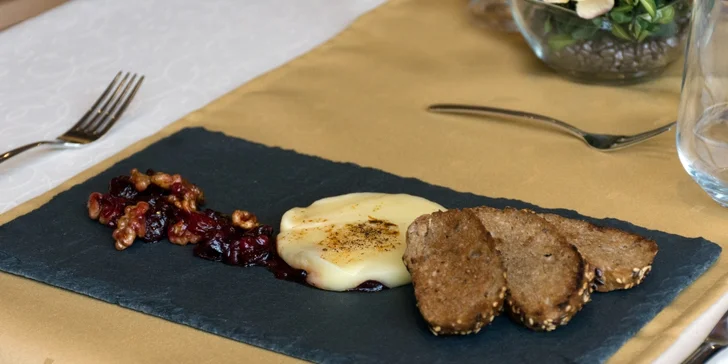 Konají se tu také vinné a pivní degustace nebo grilovací večery.